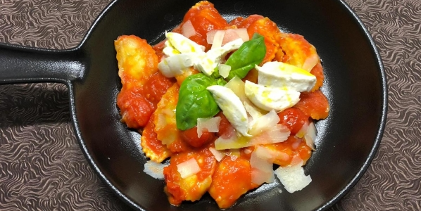 Ravioli tomato with bufala